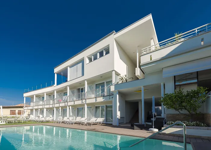 Katy Бардолино