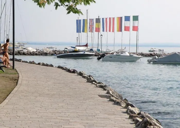 Katy Отель Бардолино